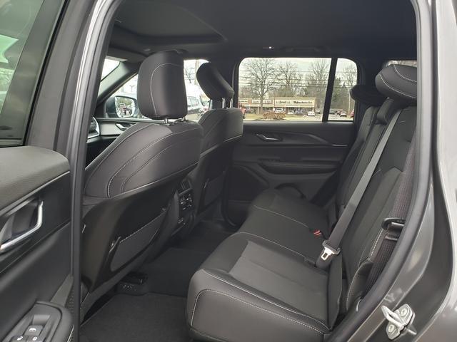 new 2025 Jeep Grand Cherokee car, priced at $43,970