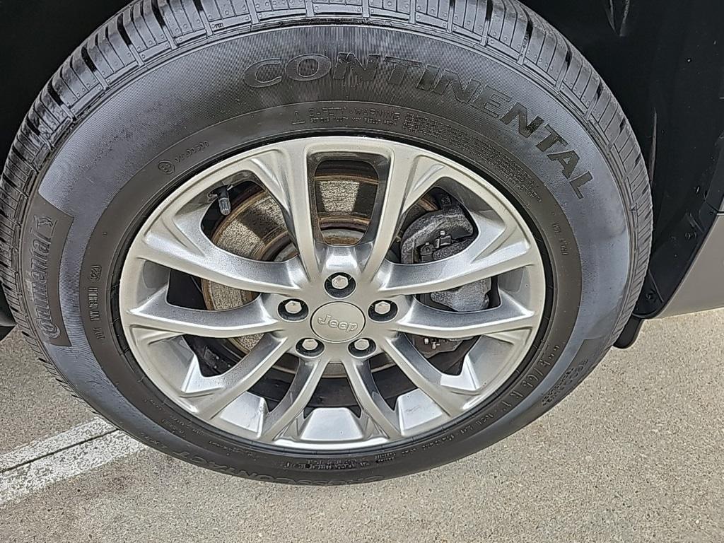 used 2020 Jeep Cherokee car, priced at $18,881