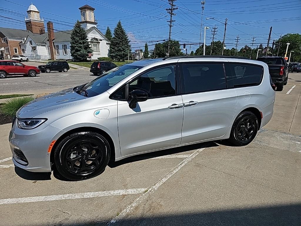 used 2024 Chrysler Pacifica Hybrid car, priced at $37,881