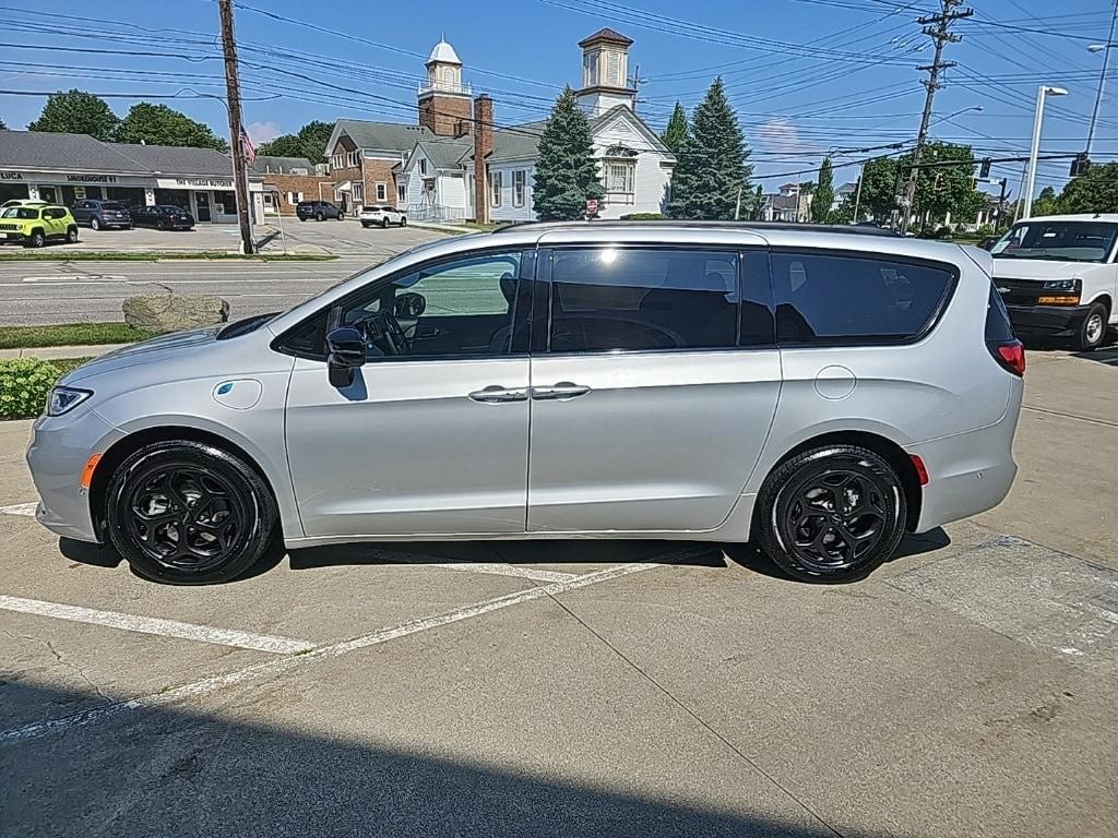 used 2024 Chrysler Pacifica Hybrid car, priced at $37,881