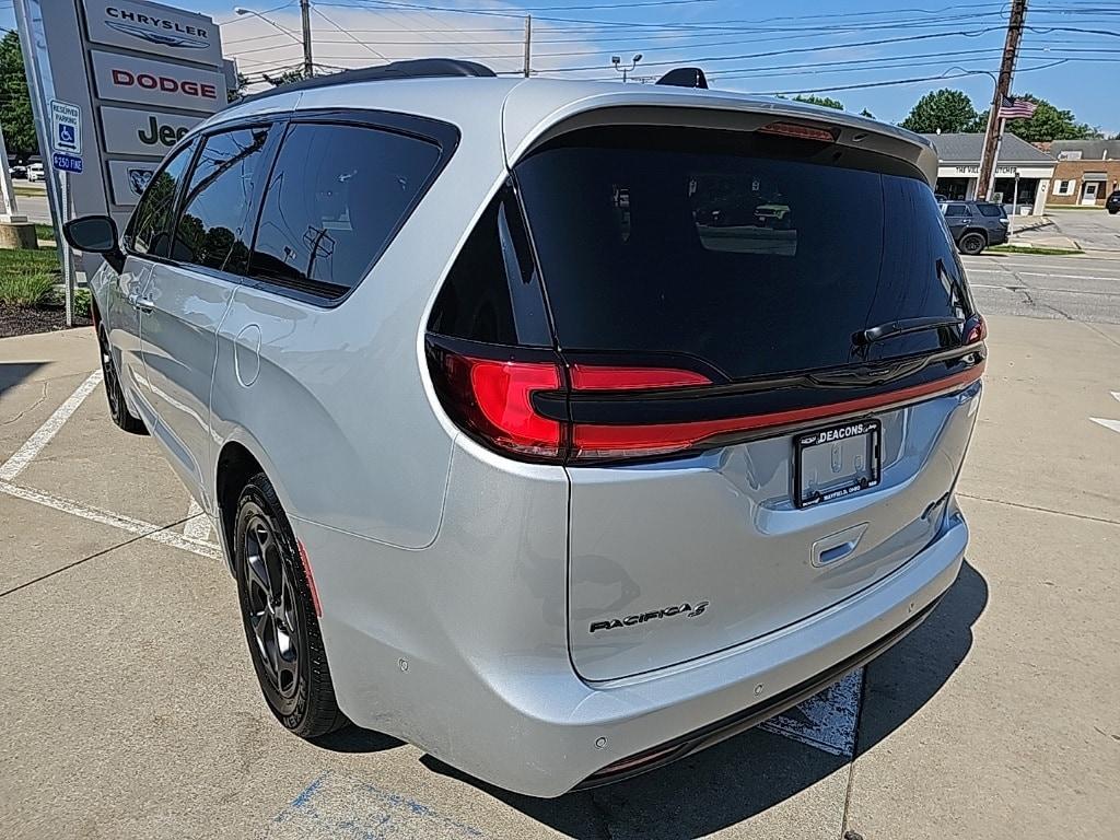 used 2024 Chrysler Pacifica Hybrid car, priced at $37,881