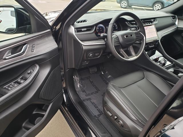 new 2025 Jeep Grand Cherokee car, priced at $47,295