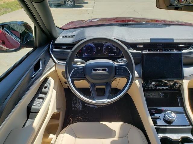 new 2025 Jeep Grand Cherokee car, priced at $47,565