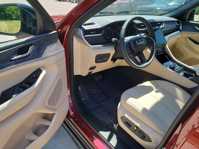 new 2025 Jeep Grand Cherokee car, priced at $47,565