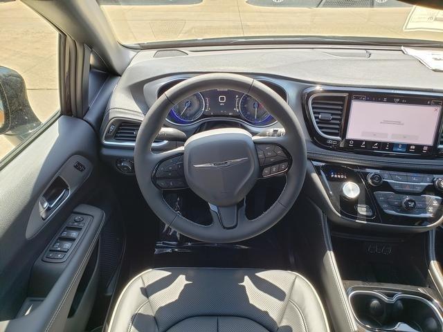 new 2025 Chrysler Pacifica car, priced at $55,840