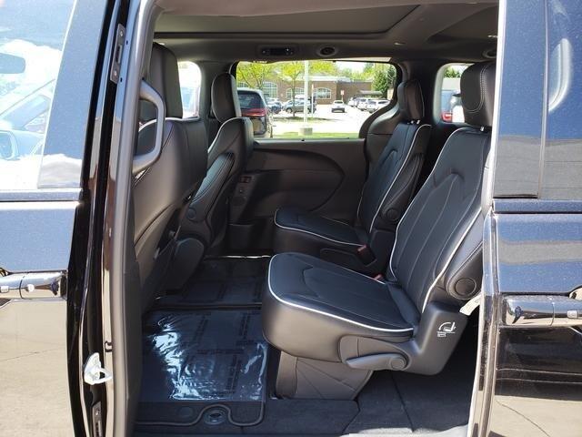 new 2025 Chrysler Pacifica car, priced at $55,840