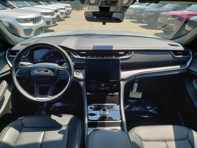 new 2025 Jeep Grand Cherokee car, priced at $45,377