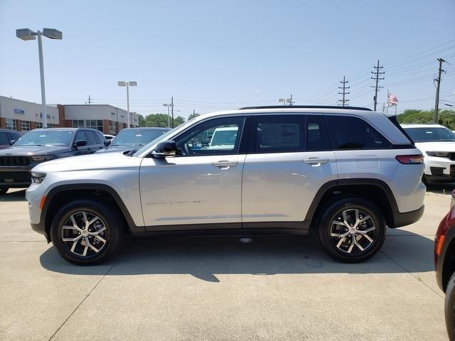 new 2025 Jeep Grand Cherokee car, priced at $45,377