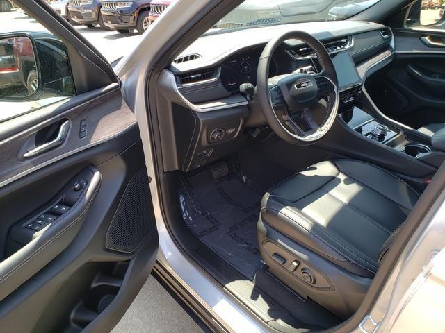 new 2025 Jeep Grand Cherokee car, priced at $45,377