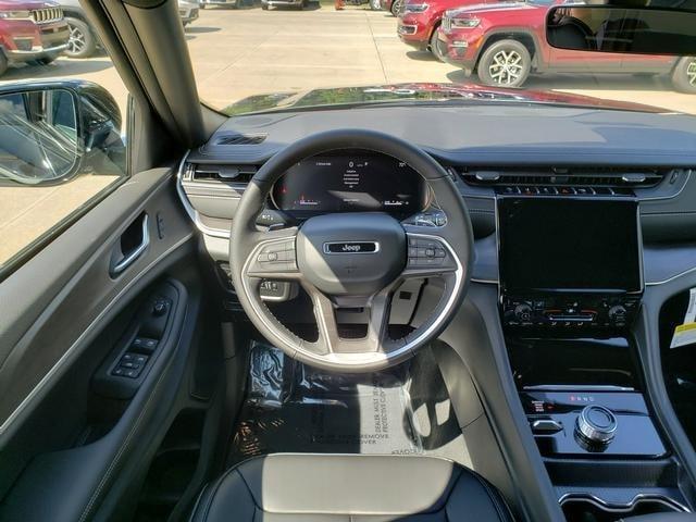 new 2025 Jeep Grand Cherokee car, priced at $44,495