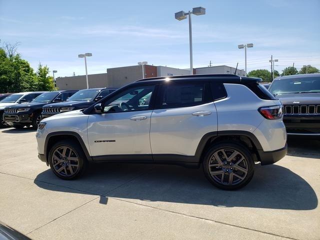 new 2025 Jeep Compass car, priced at $38,217