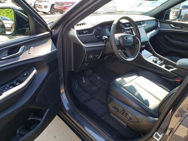 new 2025 Jeep Grand Cherokee car, priced at $45,490
