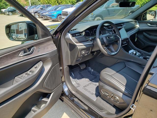 new 2025 Jeep Grand Cherokee car, priced at $47,565