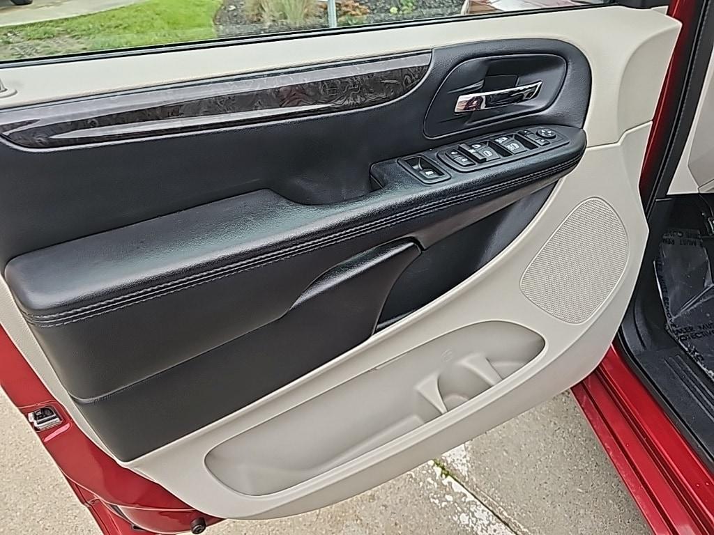 used 2014 Dodge Grand Caravan car, priced at $10,381