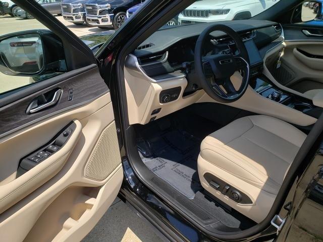 new 2025 Jeep Grand Cherokee L car, priced at $52,097