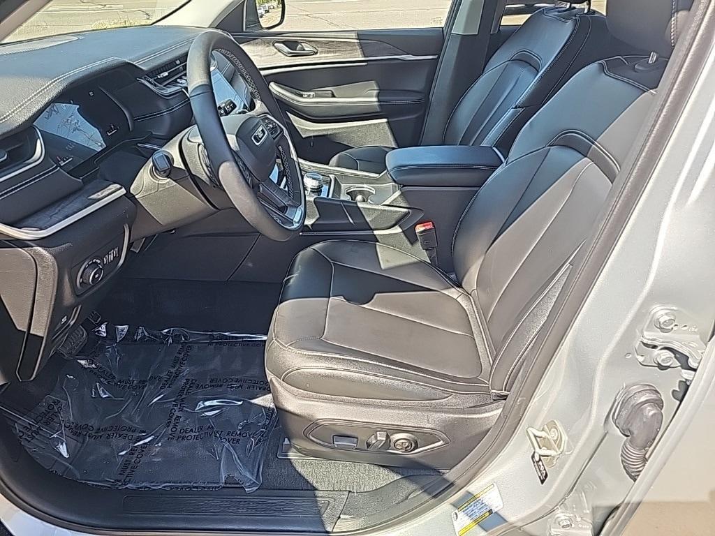 used 2023 Jeep Grand Cherokee car, priced at $36,981