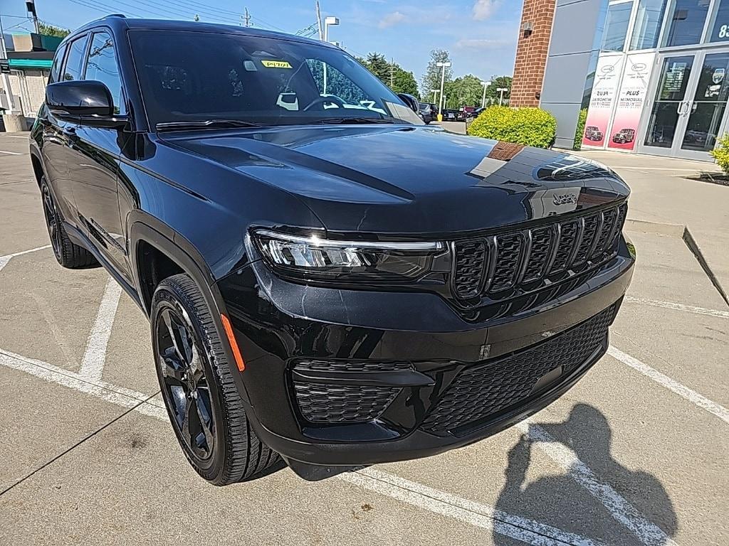 used 2023 Jeep Grand Cherokee car, priced at $39,481
