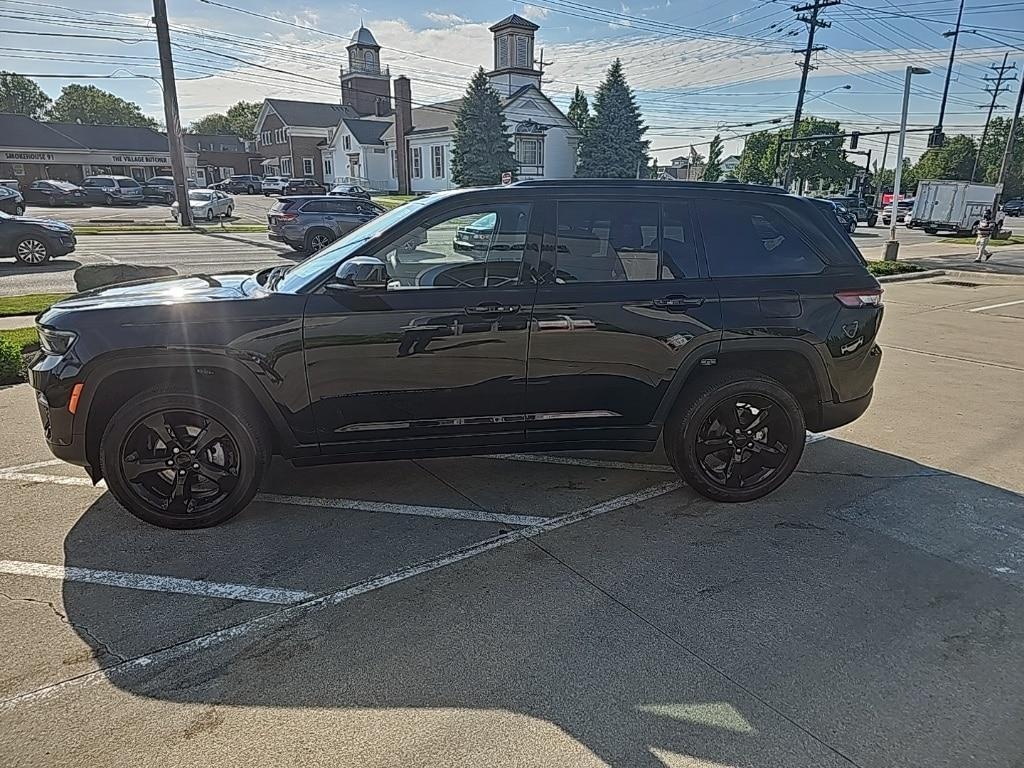 used 2023 Jeep Grand Cherokee car, priced at $39,481