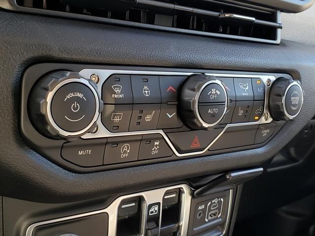 new 2025 Jeep Wrangler car, priced at $51,670