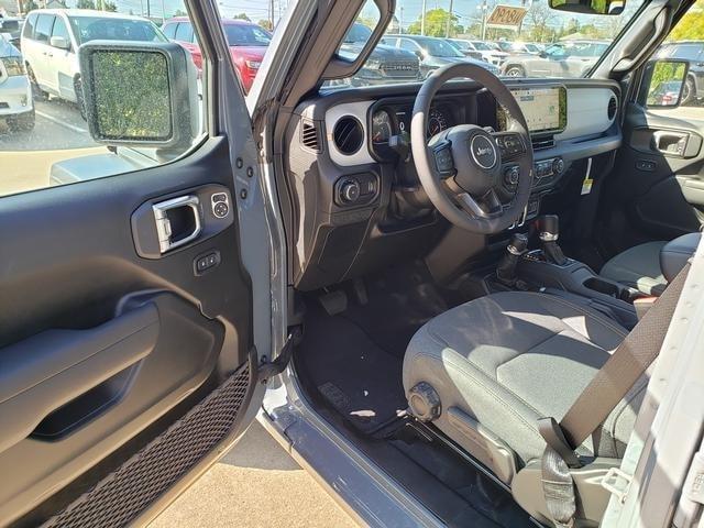 new 2025 Jeep Wrangler car, priced at $51,670