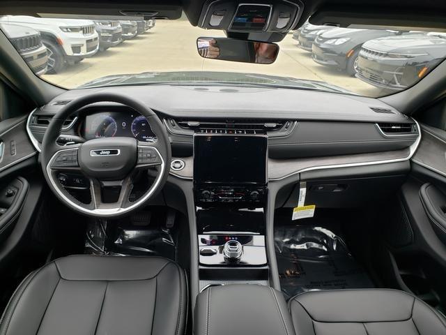 new 2025 Jeep Grand Cherokee car, priced at $46,495