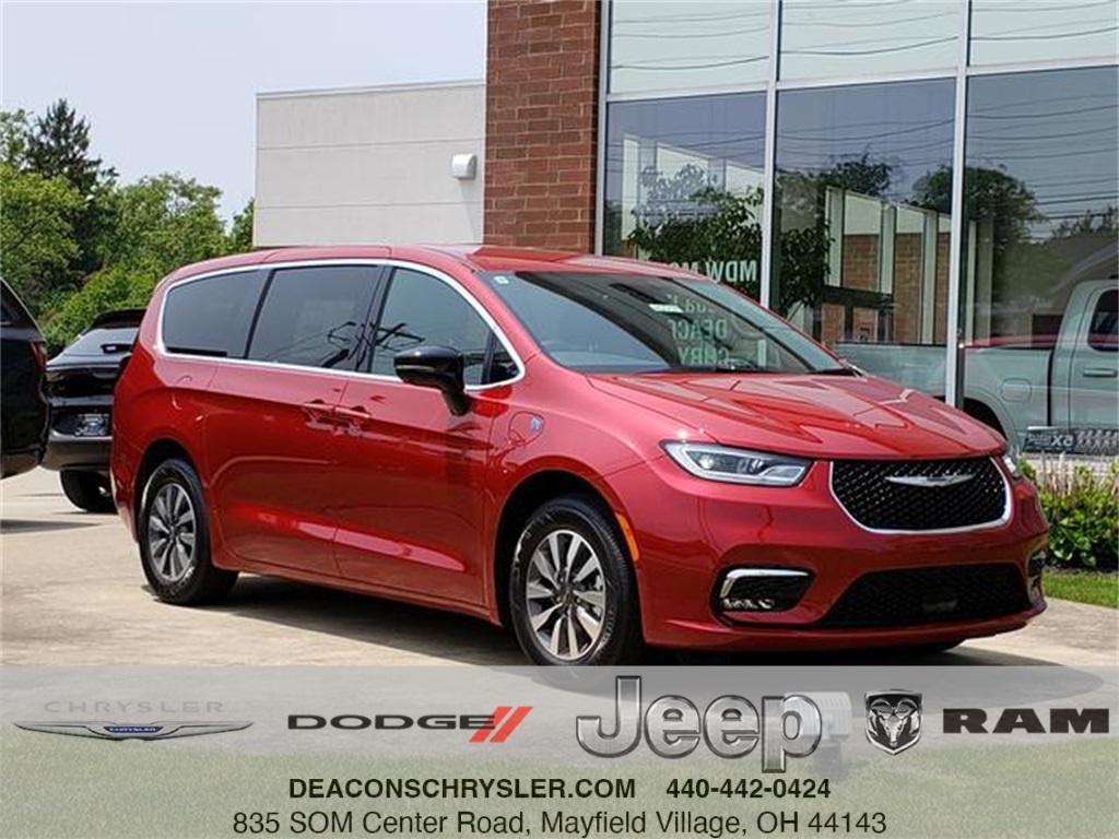 new 2025 Chrysler Pacifica Hybrid car, priced at $53,325