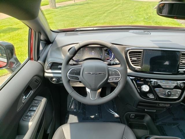 new 2025 Chrysler Pacifica Hybrid car, priced at $53,325