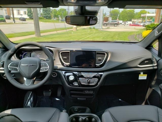 new 2025 Chrysler Pacifica Hybrid car, priced at $53,325