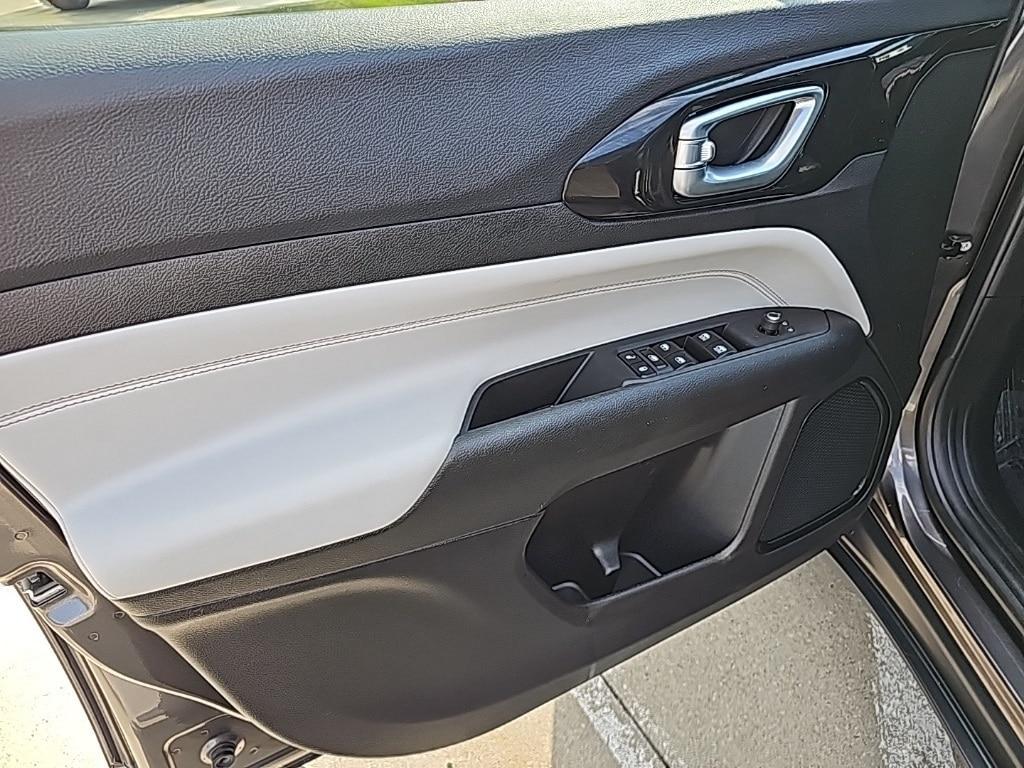 used 2023 Jeep Compass car, priced at $23,981