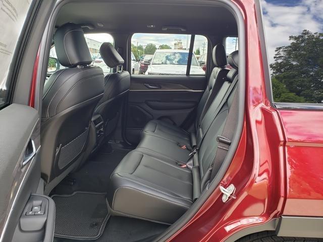 new 2025 Jeep Grand Cherokee car, priced at $45,490