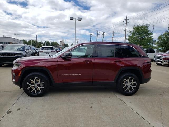 new 2025 Jeep Grand Cherokee car, priced at $45,490