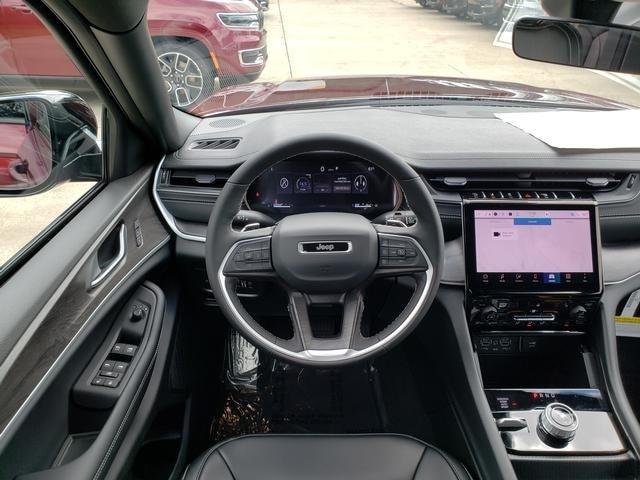 new 2025 Jeep Grand Cherokee car, priced at $45,490