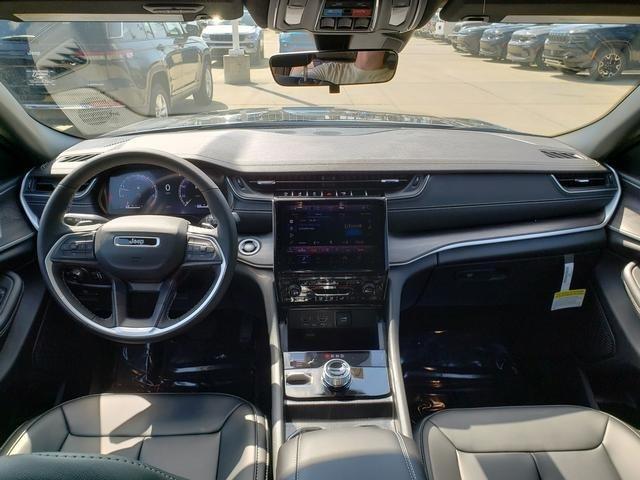new 2025 Jeep Grand Cherokee car, priced at $47,565