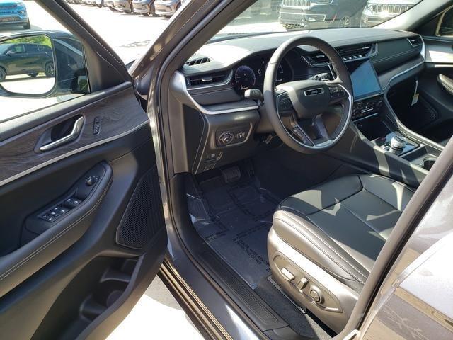 new 2025 Jeep Grand Cherokee car, priced at $47,565