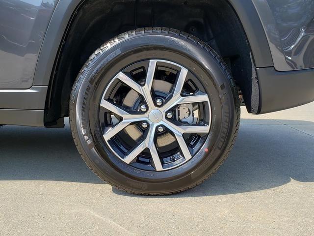 new 2025 Jeep Grand Cherokee car, priced at $47,565