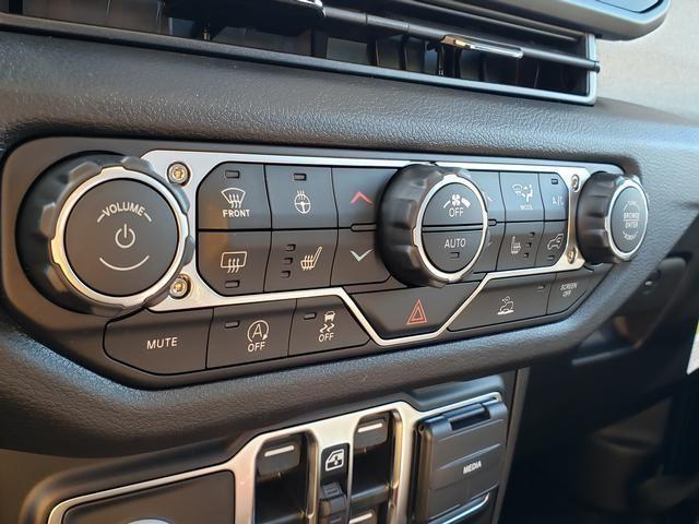 new 2025 Jeep Gladiator car, priced at $46,297