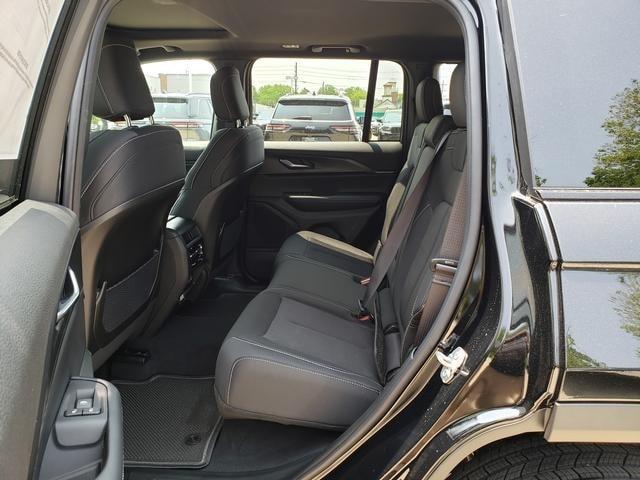 new 2025 Jeep Grand Cherokee car, priced at $42,670