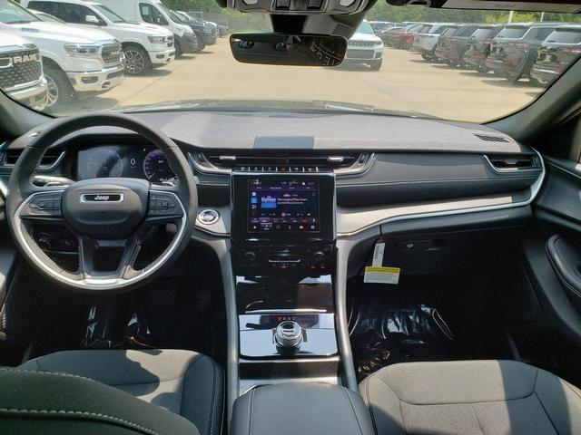 new 2025 Jeep Grand Cherokee car, priced at $42,670