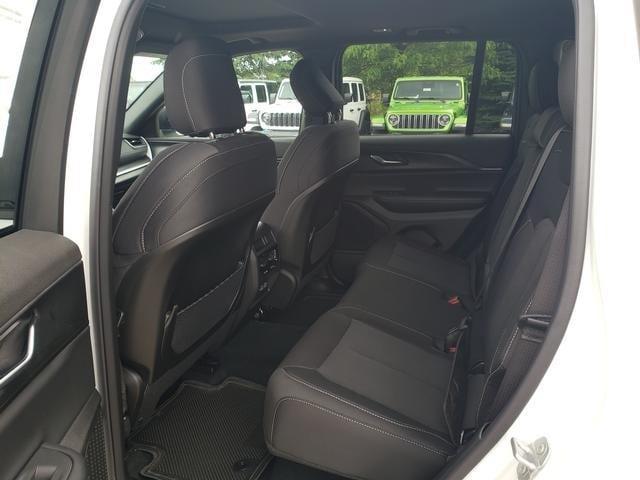 new 2025 Jeep Grand Cherokee car, priced at $42,075