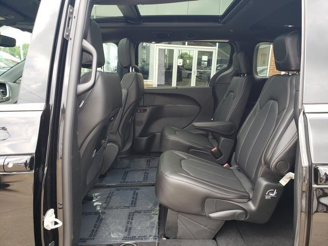 new 2025 Chrysler Pacifica car, priced at $47,835