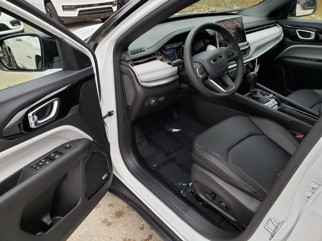 new 2025 Jeep Compass car, priced at $37,115