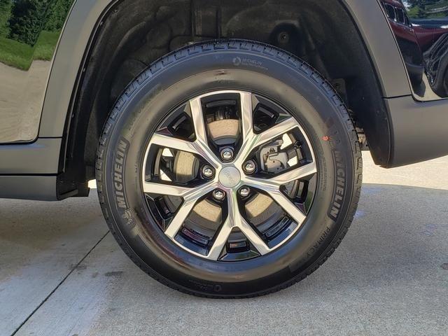 new 2025 Jeep Grand Cherokee car, priced at $45,490