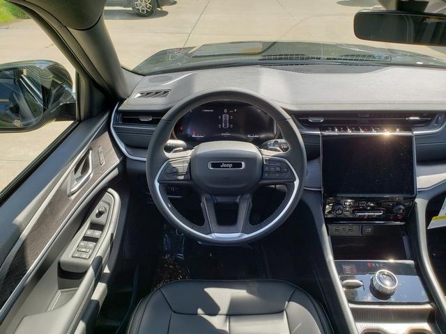 new 2025 Jeep Grand Cherokee car, priced at $45,490