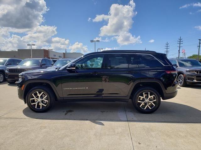 new 2025 Jeep Grand Cherokee car, priced at $45,490