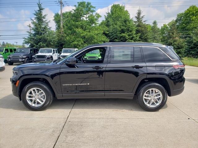 new 2025 Jeep Grand Cherokee car, priced at $42,670