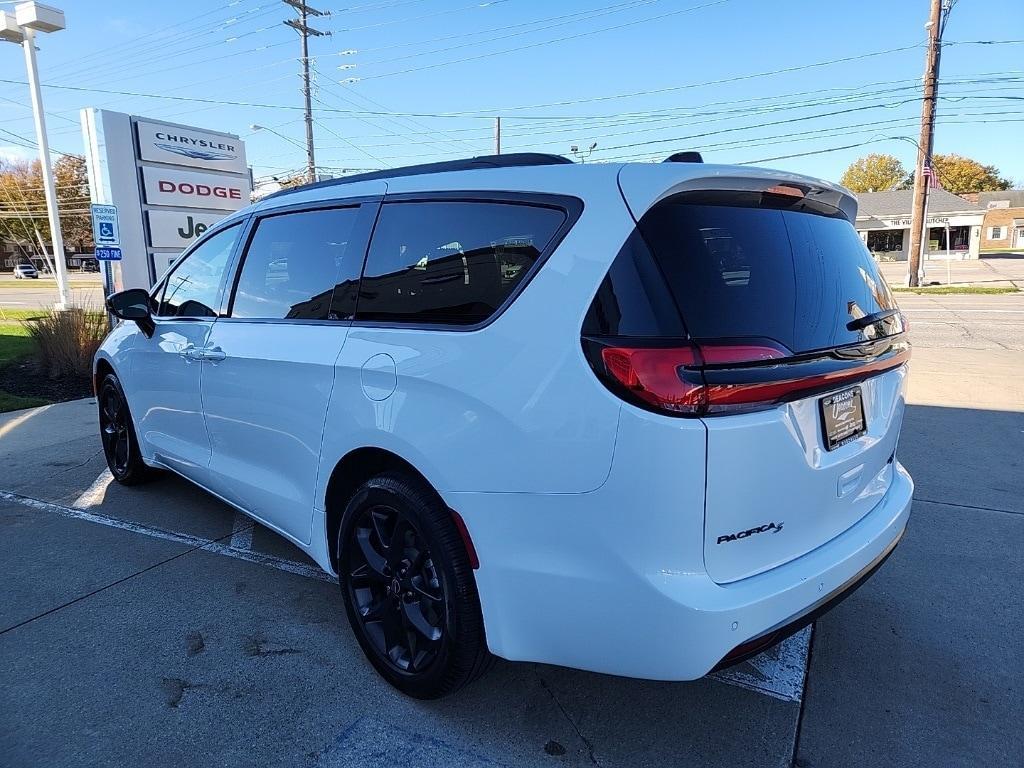 used 2025 Chrysler Pacifica car, priced at $43,981