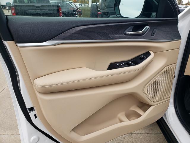 new 2025 Jeep Grand Cherokee car, priced at $47,038