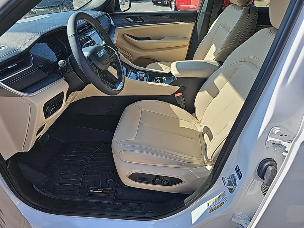 used 2024 Jeep Grand Cherokee car, priced at $38,981