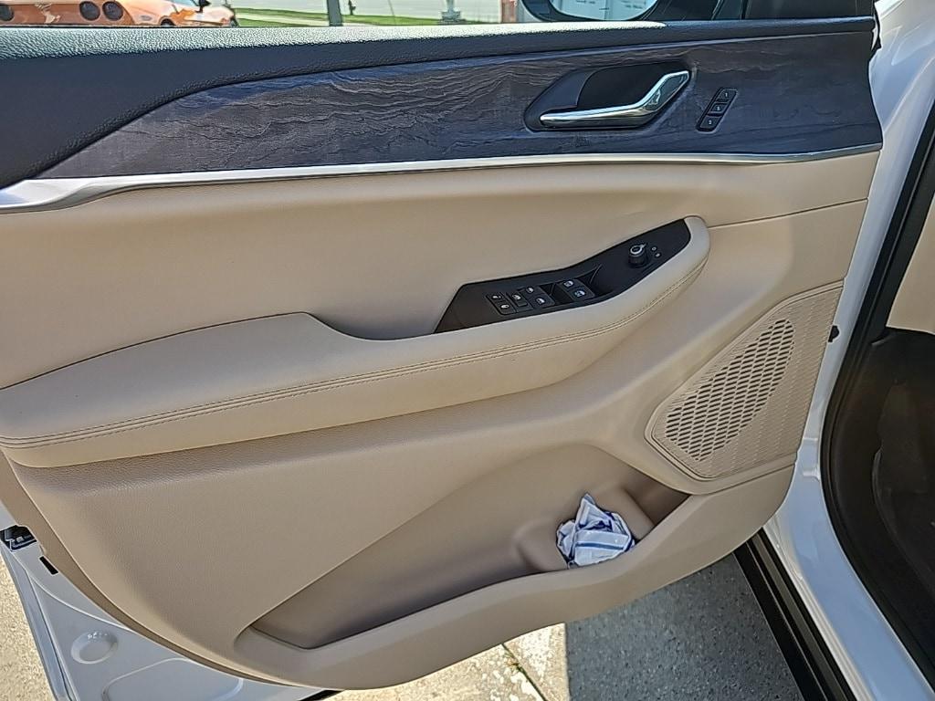 used 2024 Jeep Grand Cherokee car, priced at $38,981