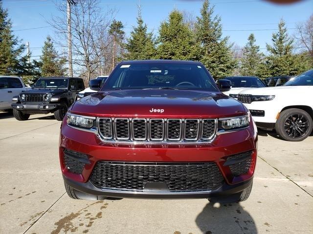 new 2025 Jeep Grand Cherokee car, priced at $43,970